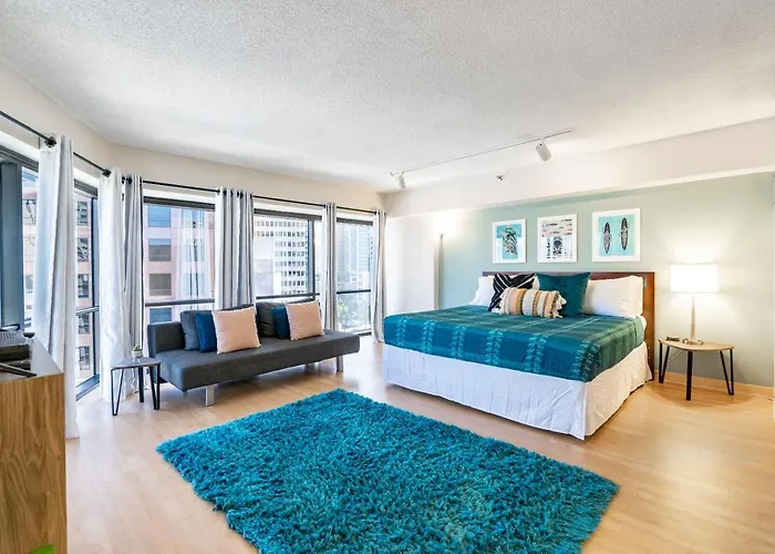 Spacious Downtown Executive Retreat - Free Parking